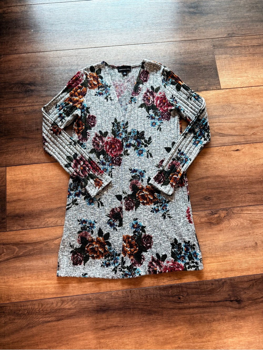 Women’s Long-Line Fortune & Ivy Gray Floral Cardigan